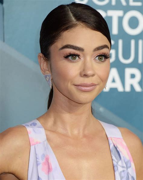 The naked video above and photos below constitute the complete set of "Modern Family" star Sarah Hyland's nude leaks. This Sarah Hyland leak has it all… Full nude selfies, close-up pussy shots, BFF tandem dick sucking, and of course menstruating lesbodyke wrestling. Really the only thing that this leak is missing is Sarah blowing ..